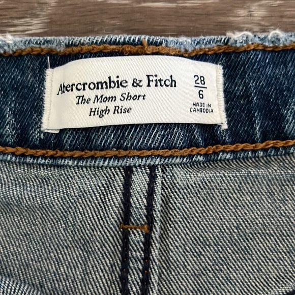 Like New! Worn twice. Abercrombie & Fitch High-rise Mom short. - Picture 2 of 4